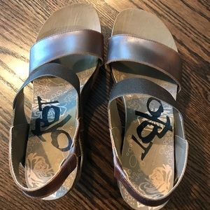 OTBT Bushnell Wedge in Pewter - like new